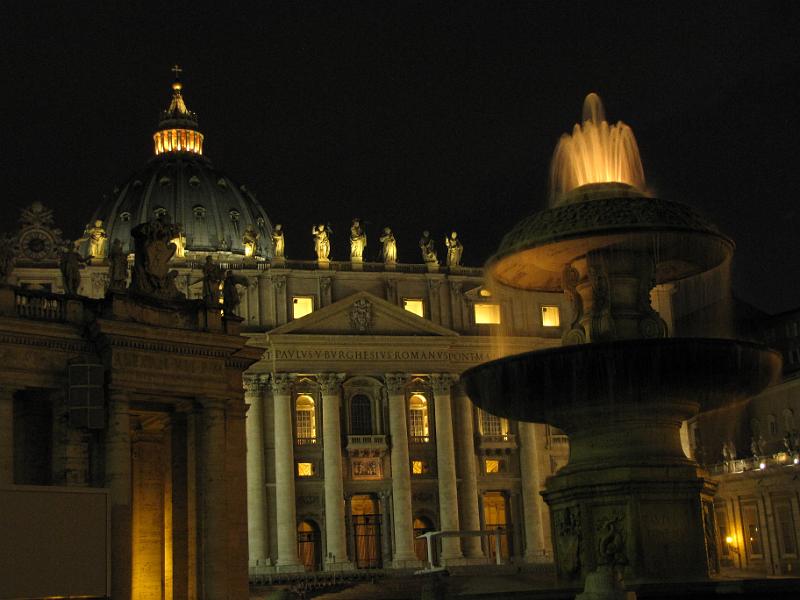 piazza san pietro_bij_nacht.jpg - Een foto gemaakt op de Piazza San Pietro.